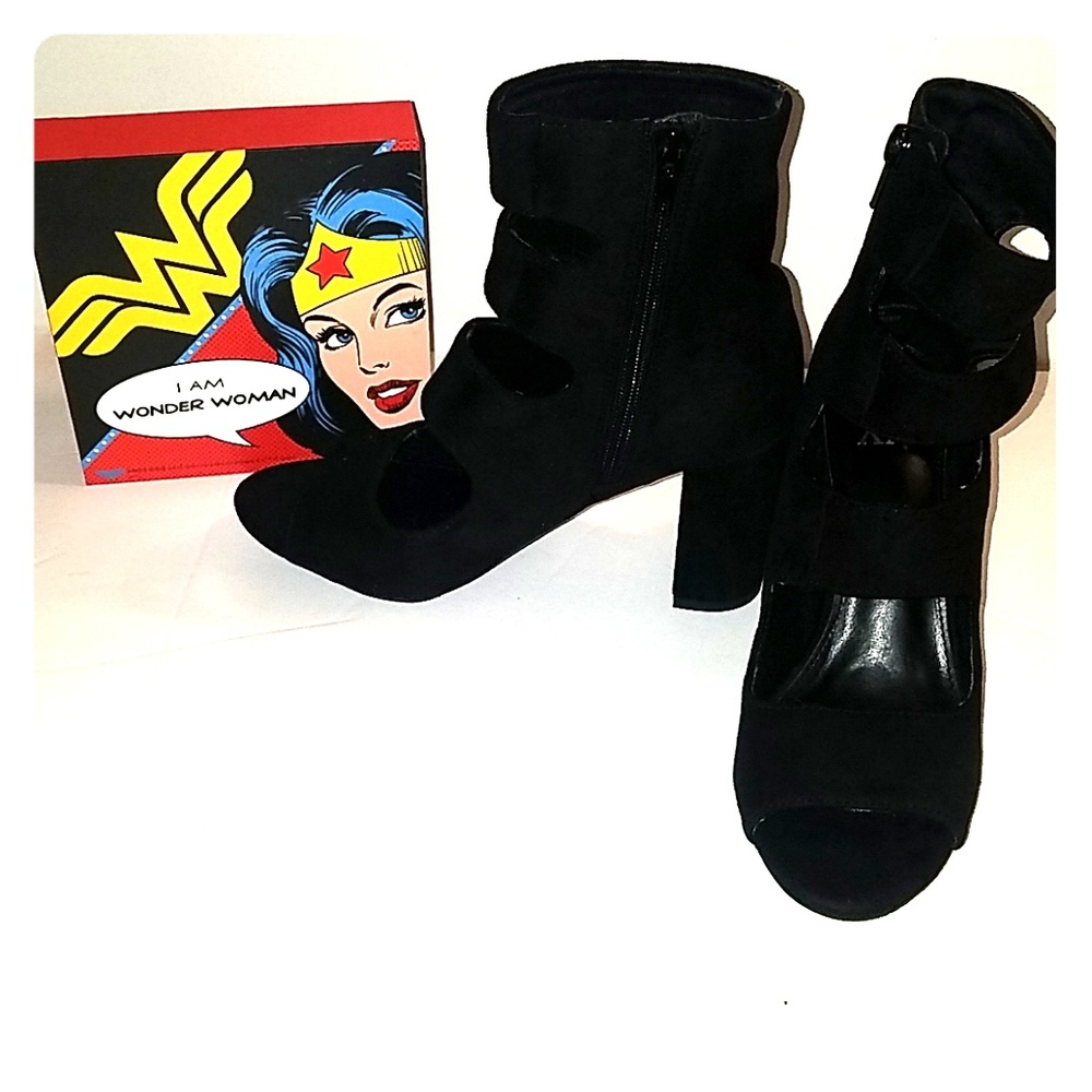 NY&C black chunky heel